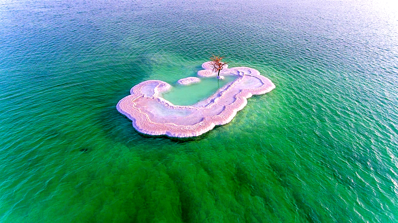 Соляной остров в Мертвом море